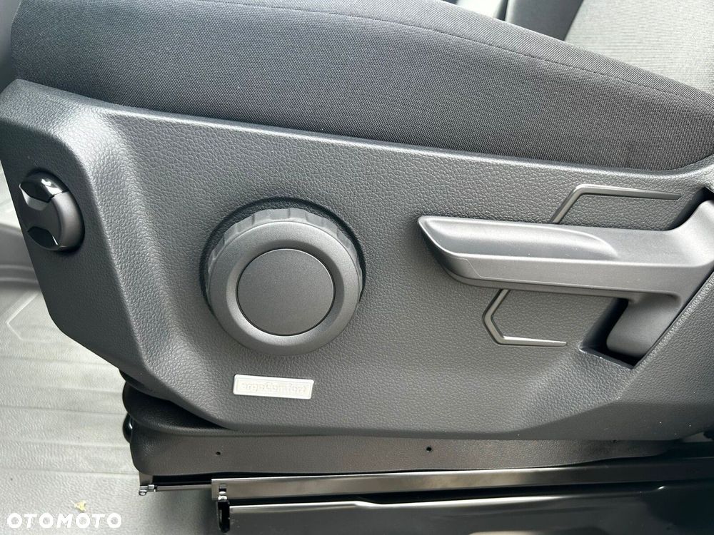 Volkswagen Crafter Podwozie z pojedynczą kabiną silnik: 2,0 l EURO VI SCR 163 KM / skrzynia biegów: Przedni napęd automatyczna 8-biegowa rozstaw osi: 4490 mm - 19