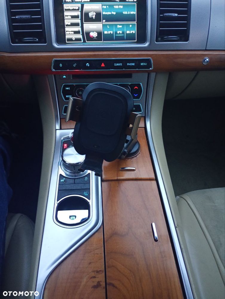 Jaguar XF 2.2 D - 10