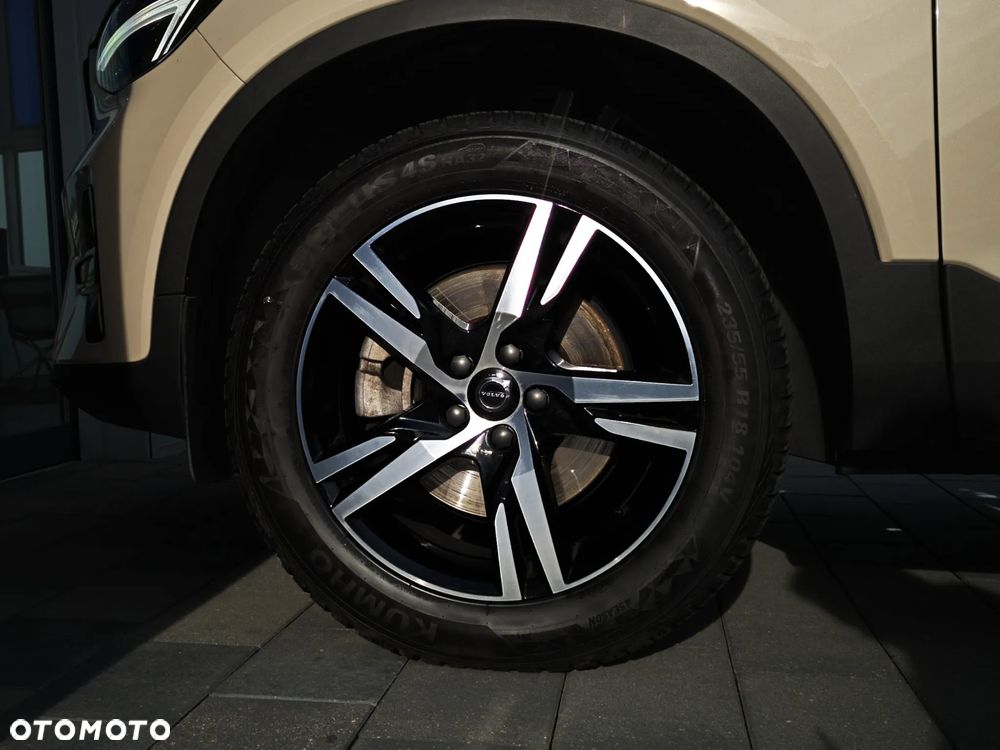 Volvo XC 40 B3 Plus Dark - 9