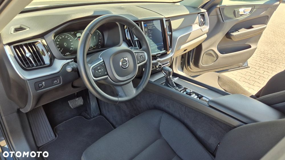 Volvo XC 60 D4 Momentum Pro - 25