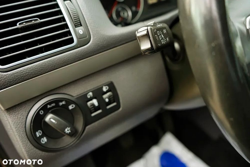 Volkswagen Touran 1.6 TDI DPF BlueMot Trendline - 26