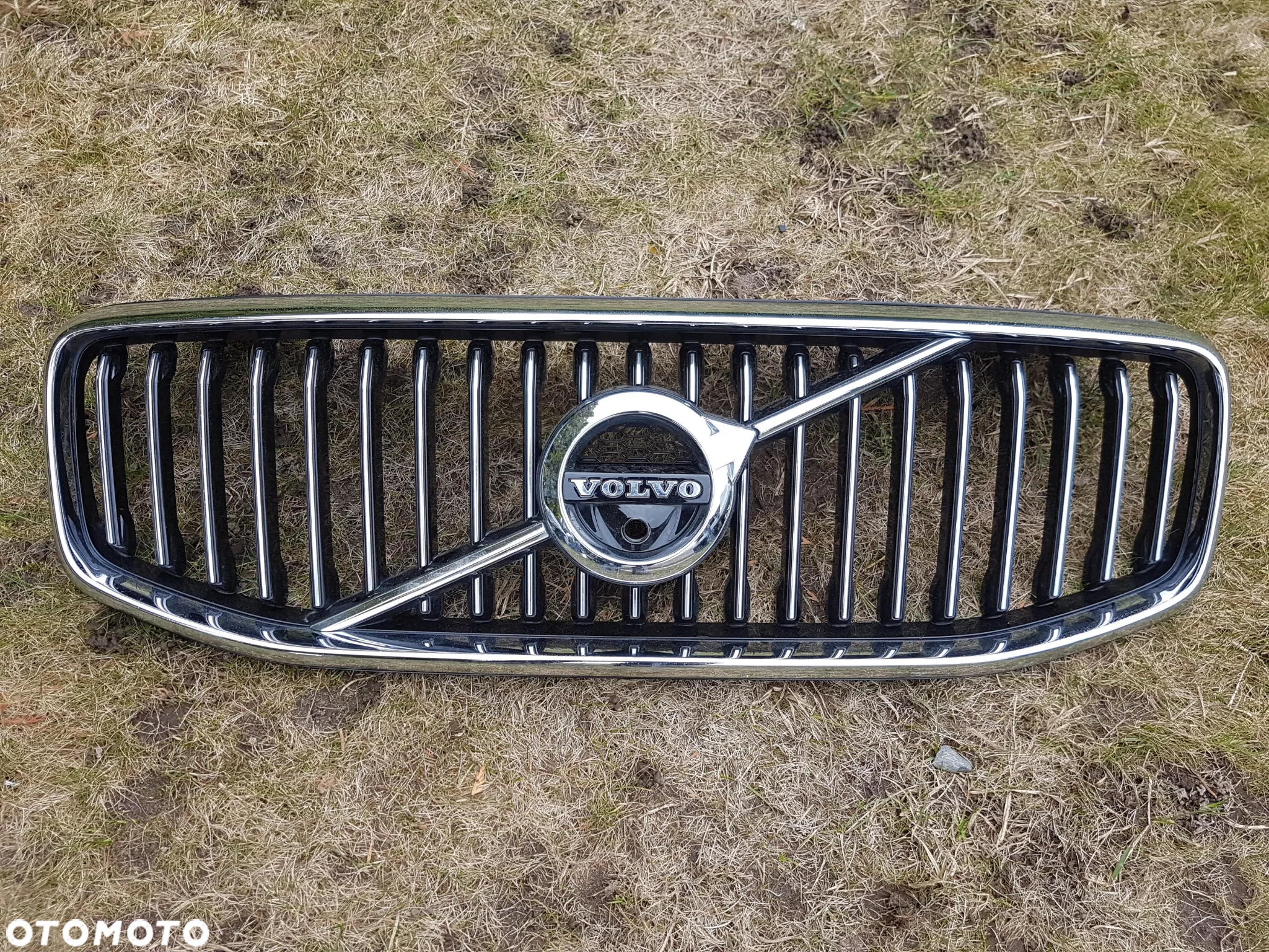 VOLVO XC60 II 17- GRILL ATRAPA - 7