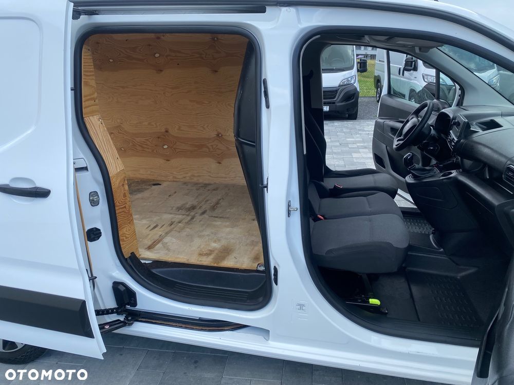 Citroën BERLINGO 1.6 HDI, MAX długi, 3-osobowy, klimatyzacja, zakupiony w salonie w Rzeszowie - 30