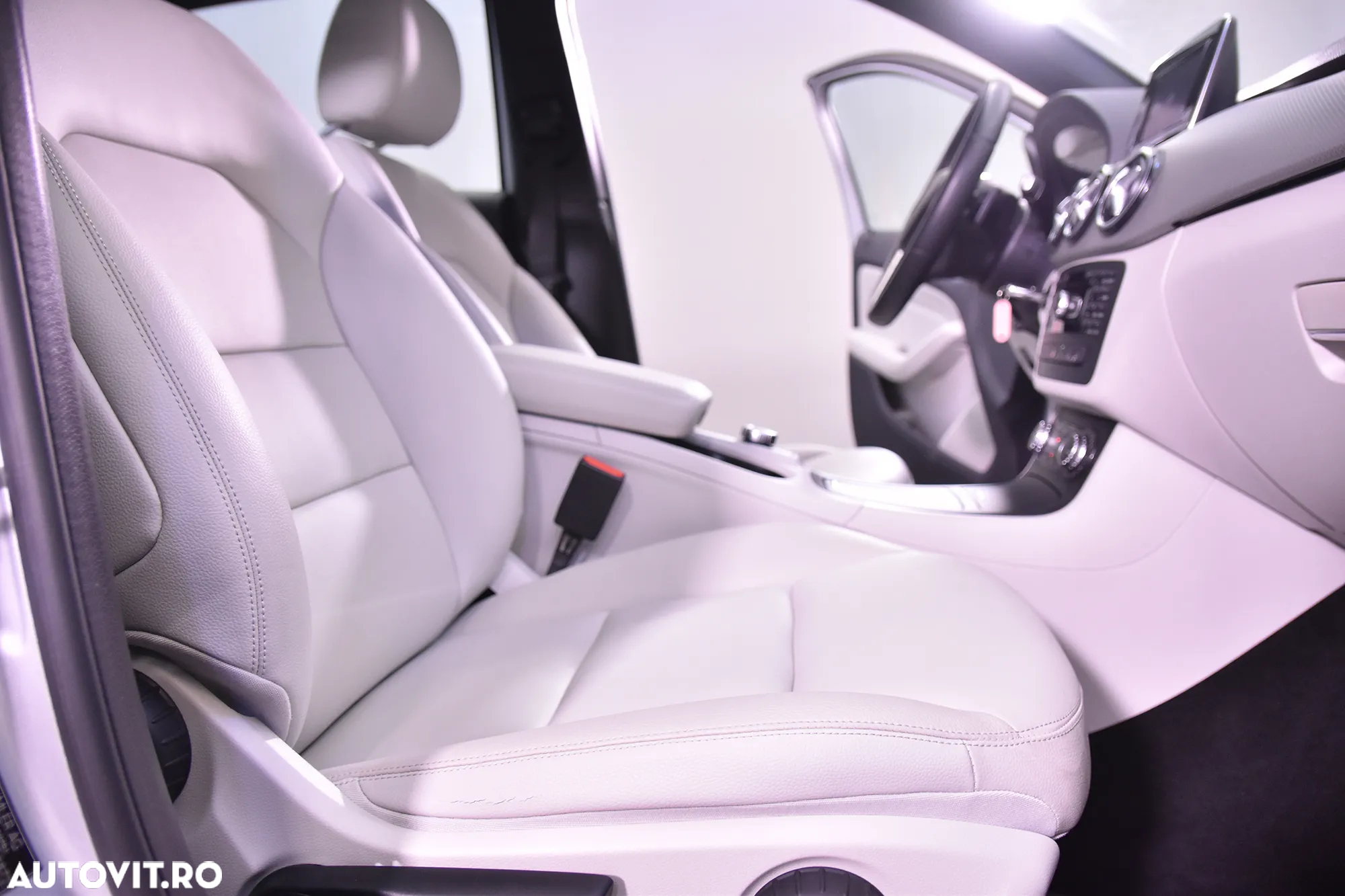 Mercedes-Benz B 180 7G-DCT - 11