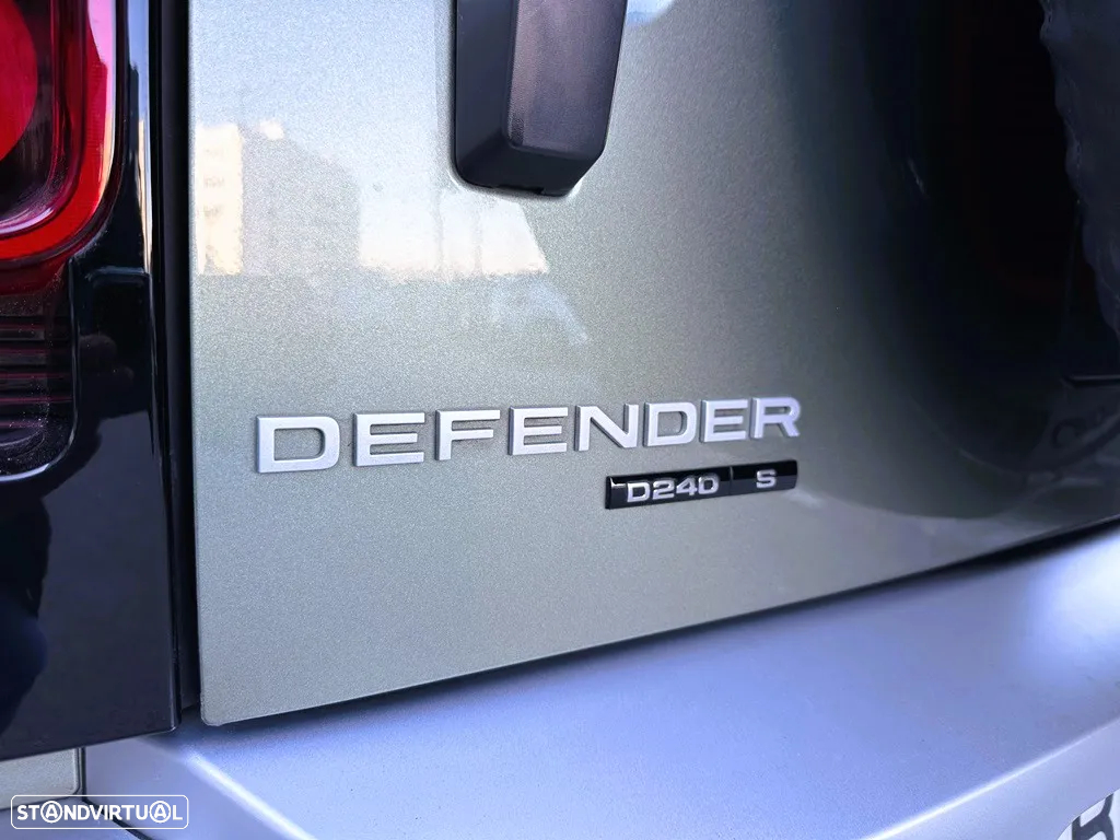 Land Rover Defender 110 D240 S - 37