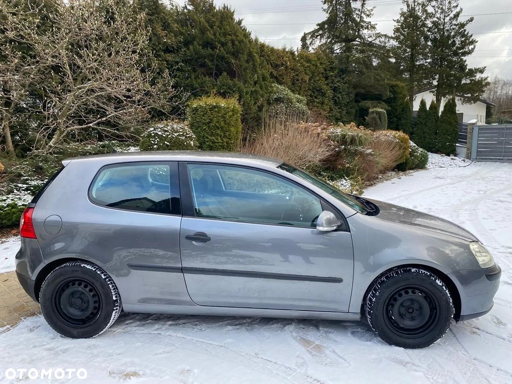 Volkswagen Golf 1.9 TDI Trendline DSG - 34