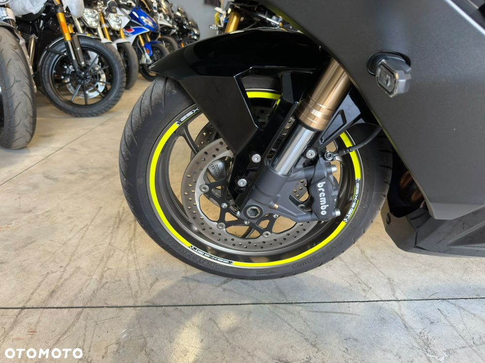 Suzuki GSX 1000 - 18
