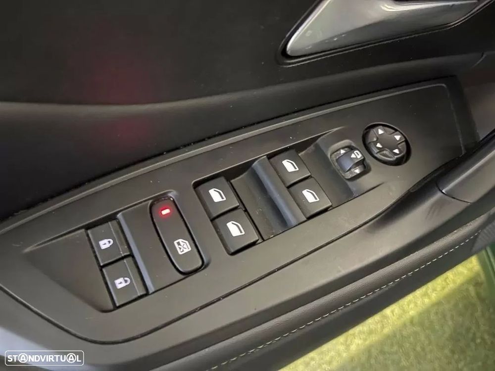 Peugeot 308 1.6 Hybrid Allure e-EAT8 - 32
