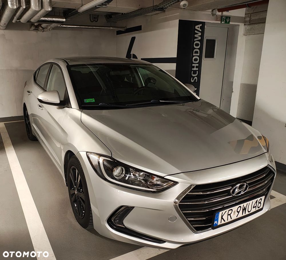 Hyundai Elantra - 1