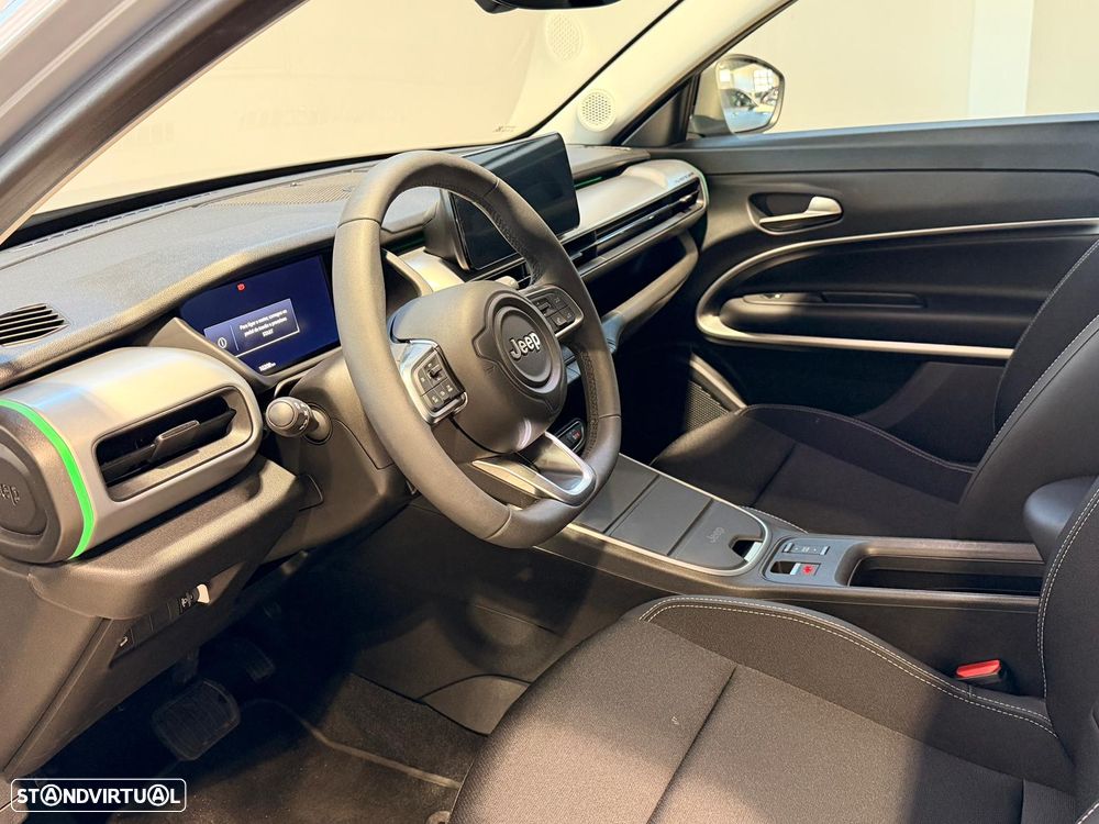 Jeep Avenger 1.2 e-Hybrid Altitude DCT - 12