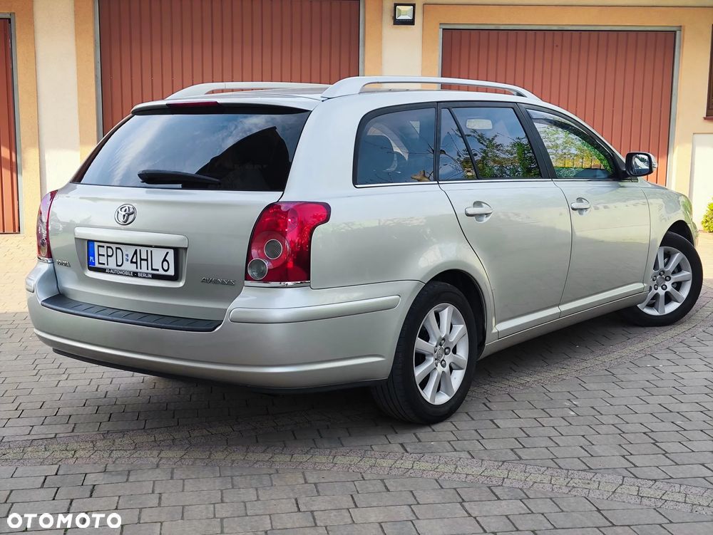 Toyota Avensis 1.8 VVT-i Sol Premium - 4