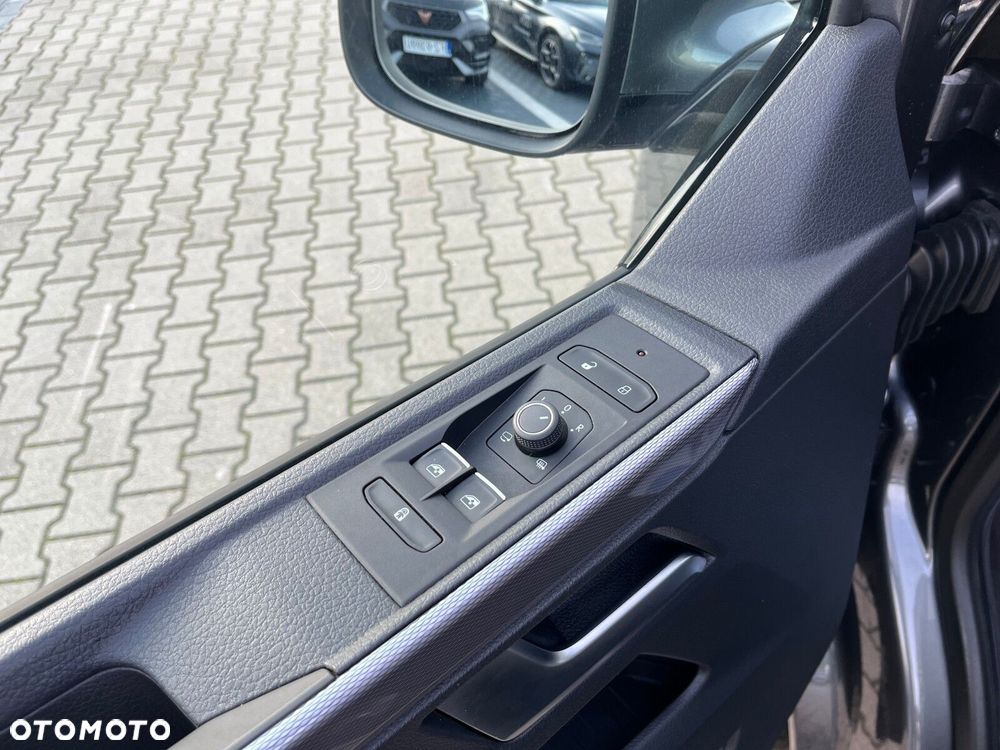 Volkswagen Multivan - 12