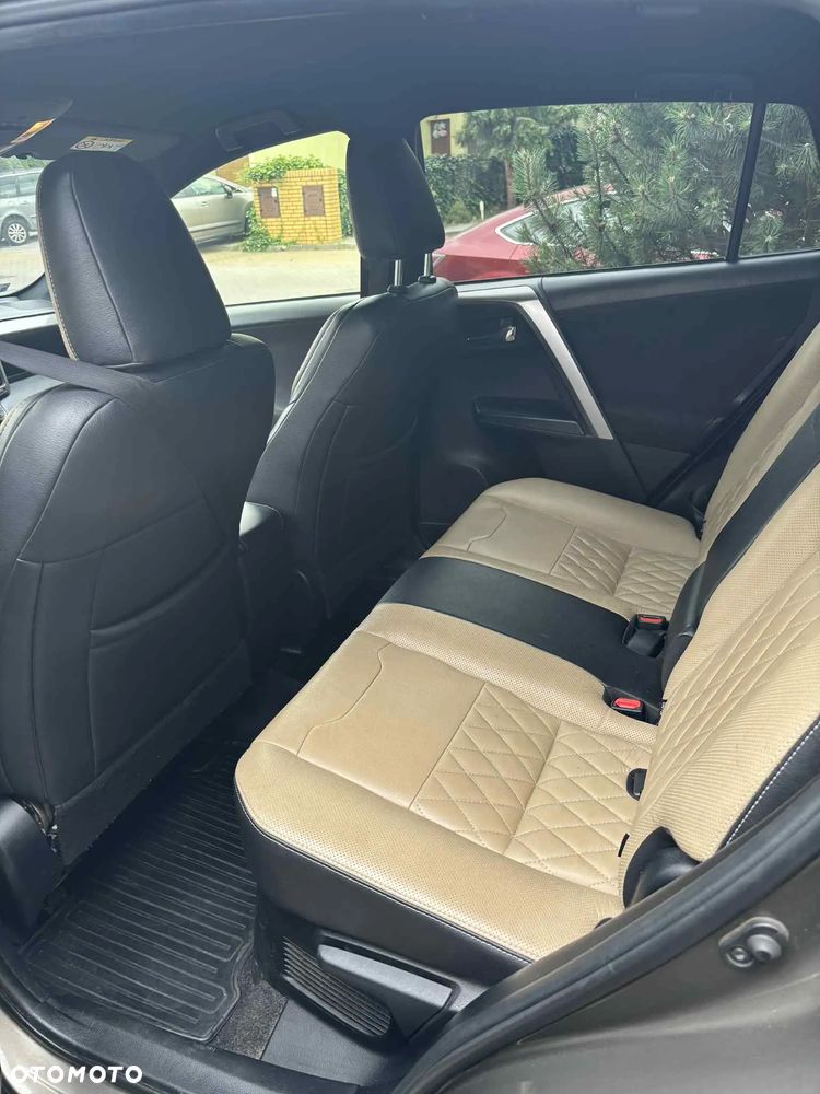 Toyota RAV4 - 7