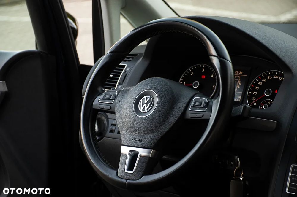 Volkswagen Touran 1.6 TDI DPF BlueMotion Technology MATCH - 24