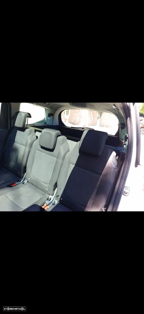Peugeot 5008 1.6 HDi 7L Allure - 25