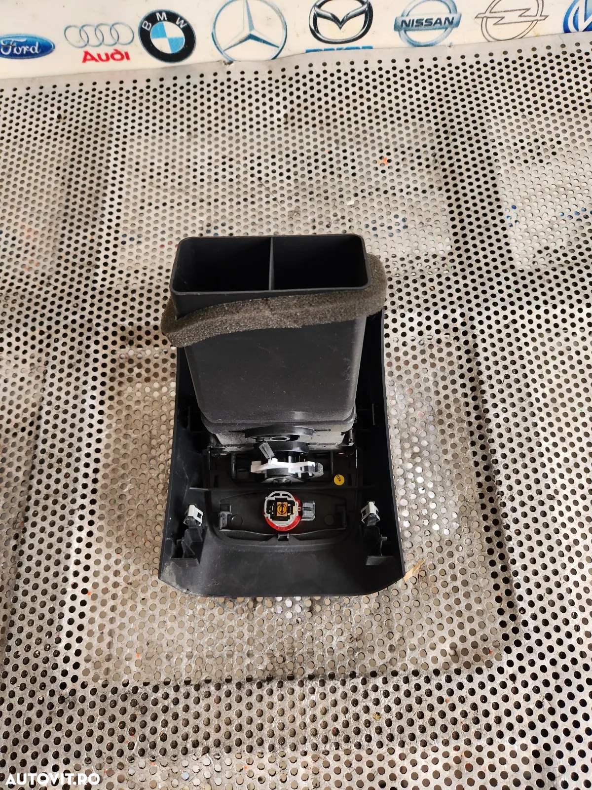 Grile Ventilatie Spate Cotiera Audi A3 8V An 2013-2014-2015-2016-2017-2018-2019 - Dezmembrez Arad - 5
