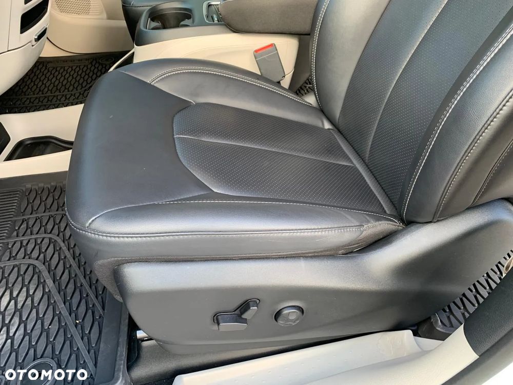 Chrysler Pacifica - 13