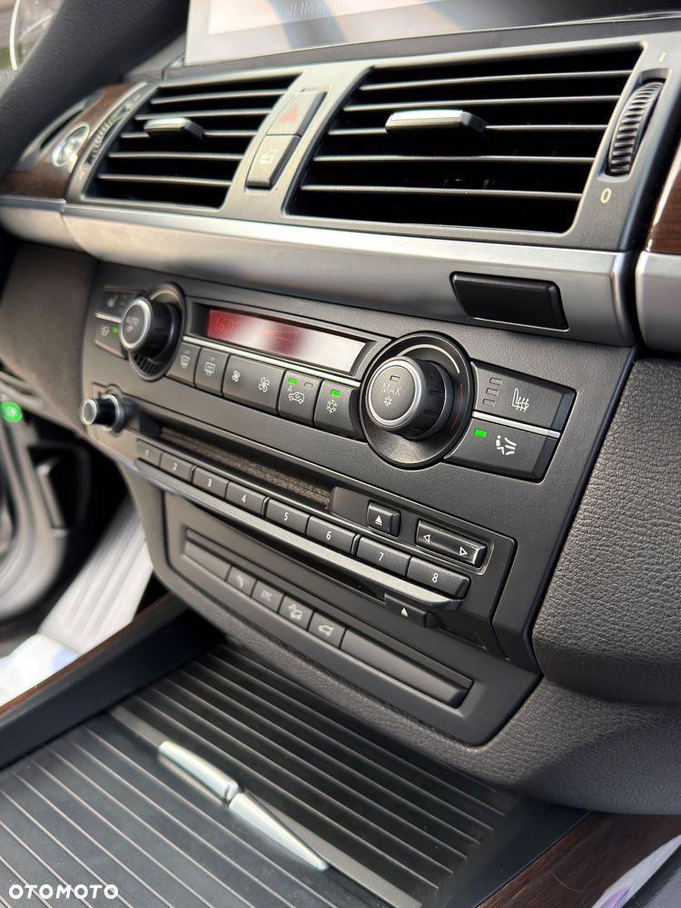 BMW X5 xDrive48i - 17