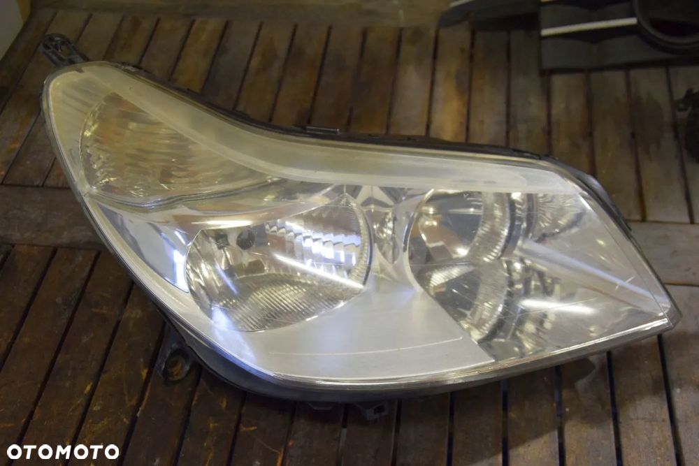 Citroen C5 II LIFT 04-08 Lampa przednia prawa prawy przód EUROPA