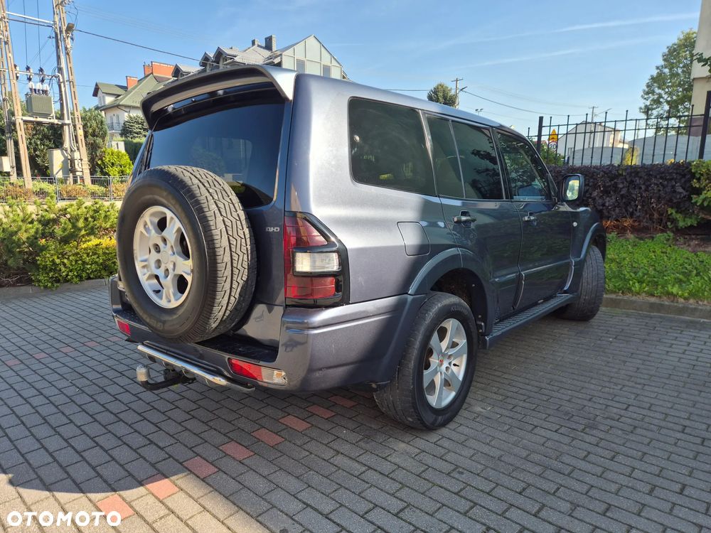 Mitsubishi Pajero - 16