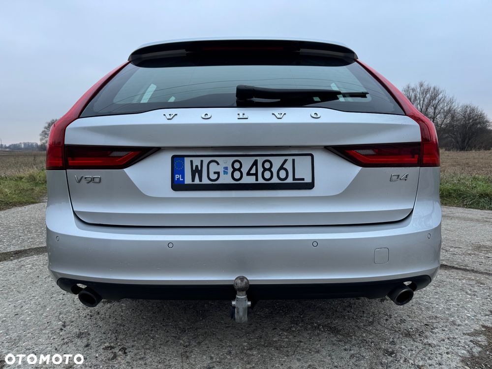 Volvo V90 D4 Momentum - 16