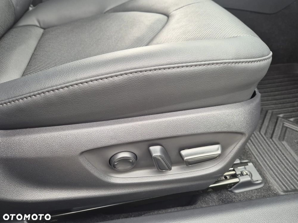 Toyota Camry 2.5 Hybrid Executive CVT - 31