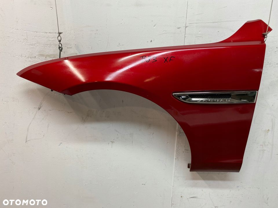 Jaguar XF blotnik przedni lewy