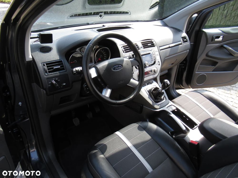 Ford Kuga 2.0 TDCi 2x4 Titanium - 25