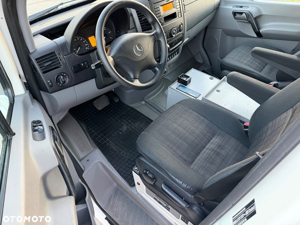 Mercedes-Benz Sprinter - 9