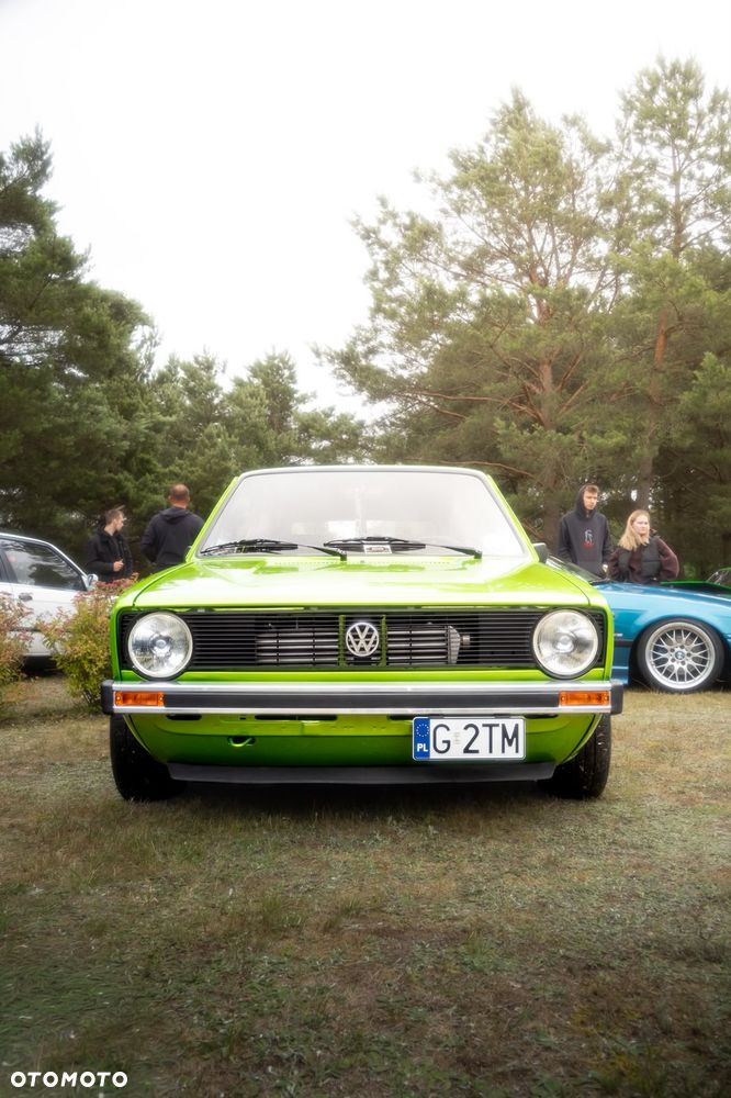 Volkswagen Golf - 1