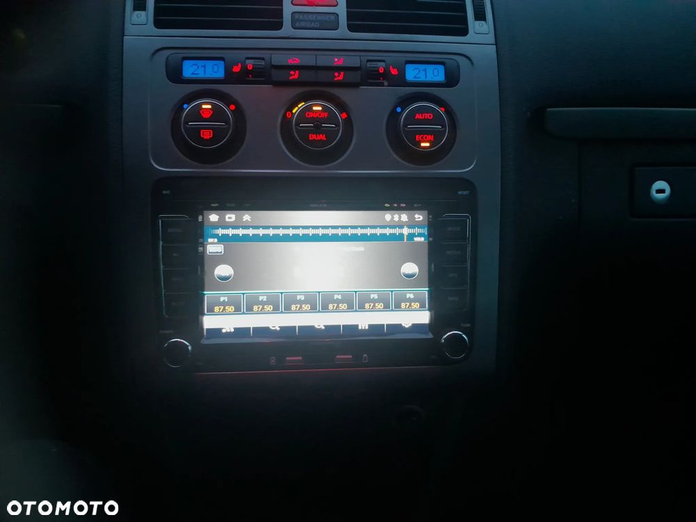 Volkswagen Touran 2.0 TDI Highline - 5