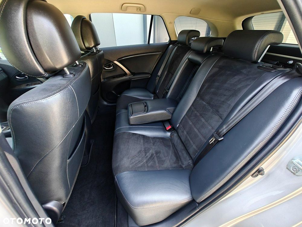 Toyota Avensis 2.0 D-4D Premium - 32