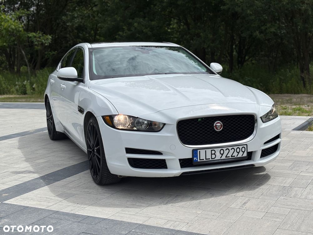 Jaguar XE 2.0 T Prestige - 16