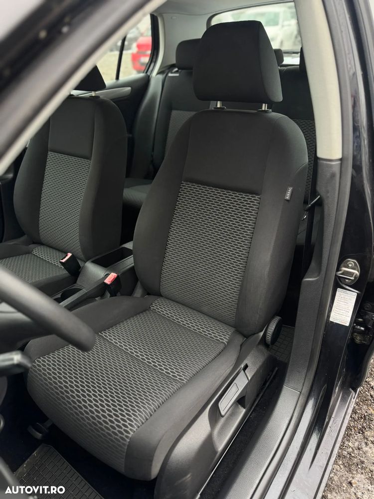 Volkswagen Golf - 24