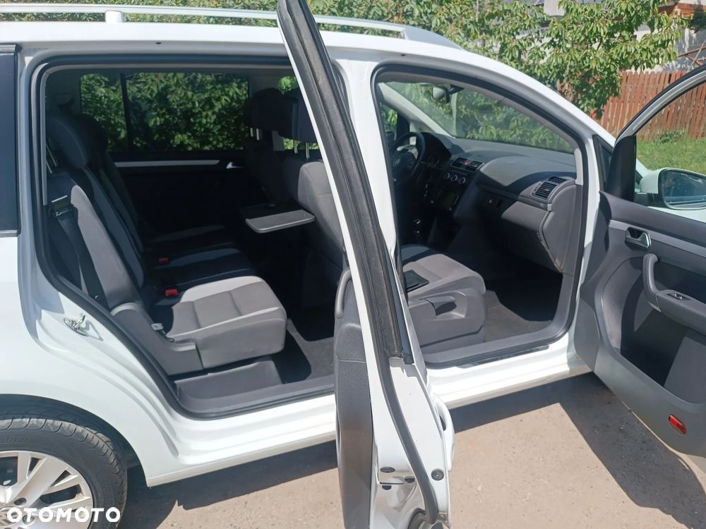Volkswagen Touran - 12