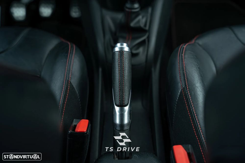 Peugeot 208 GTI 200 THP - 14