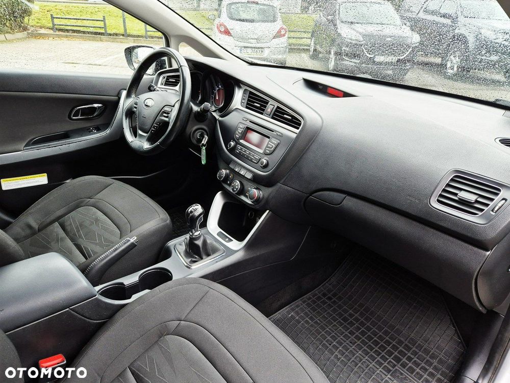 Kia Ceed - 10