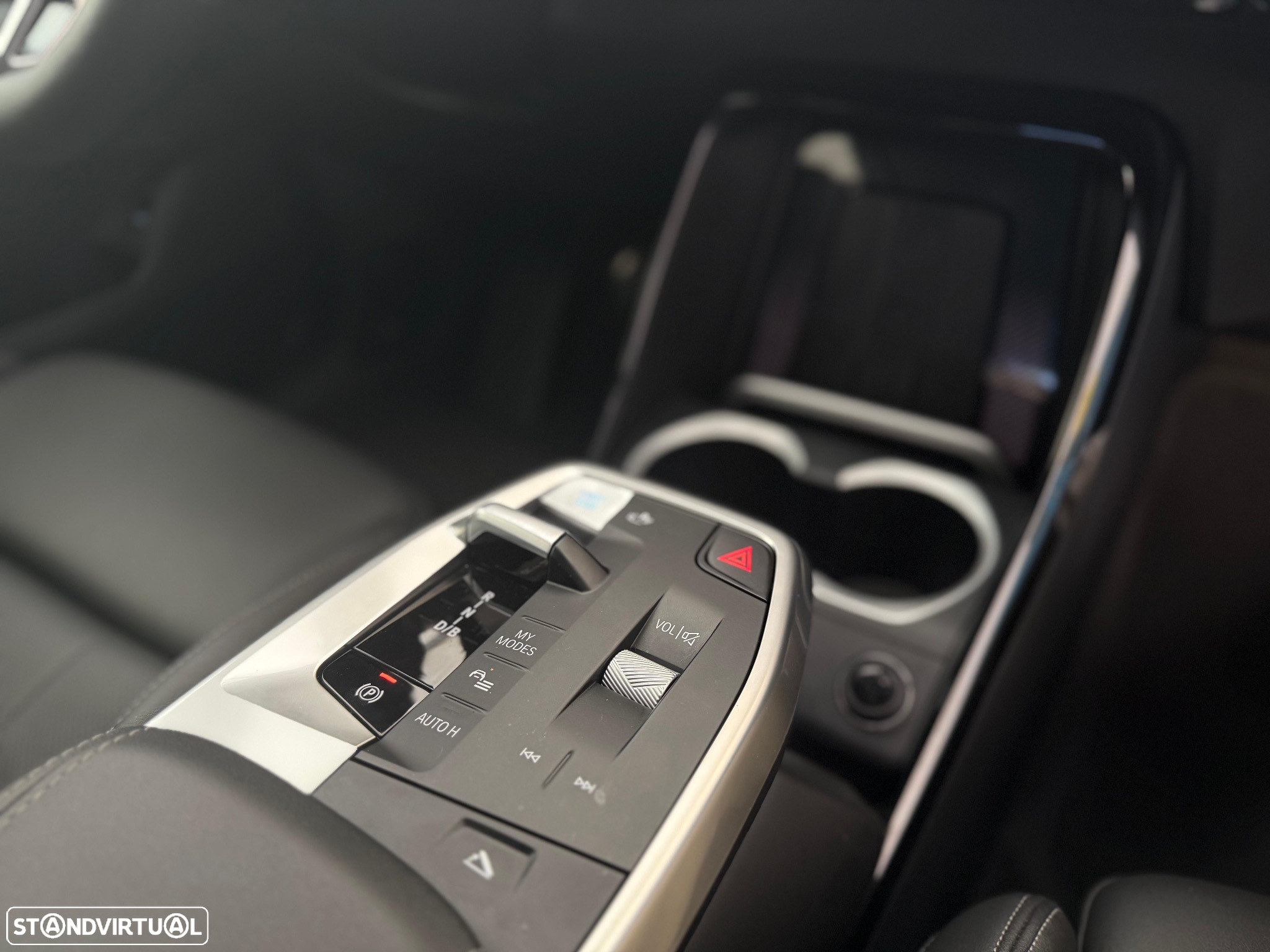 BMW iX1 eDrive20 Pack Desportivo M - 16