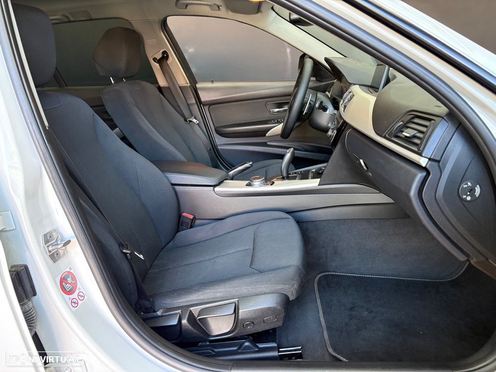 BMW 320 d Aut. Sport Line - 43