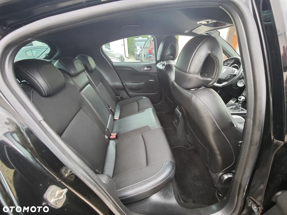 Citroën DS4 e-HDi 110 SoChic - 25