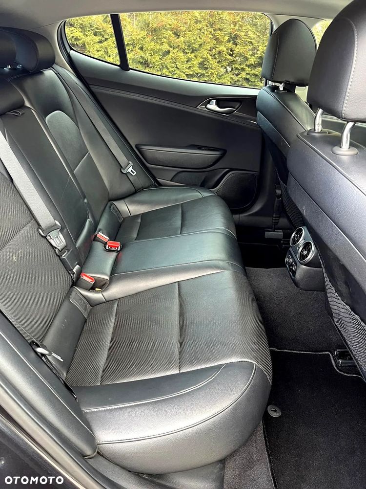 Kia Stinger 3.3 T-GDI AWD GT - 16