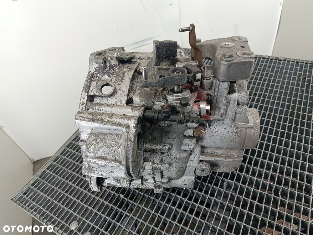 SKRZYNIA BIEGÓW MANUALNA 6 VW TOURAN I GNE 2.0 TDI - 3