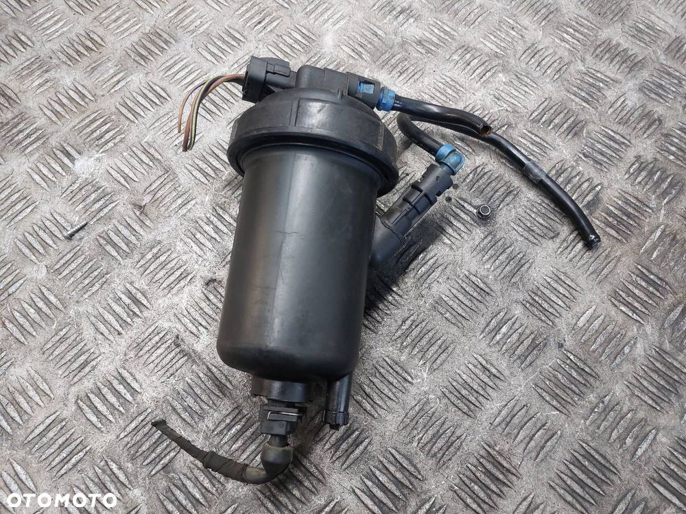 OBUDOWA PODSTAWA FILTRA PALIWA OPEL ZAFIRA B 1.9 CDTI 13204107 - 1