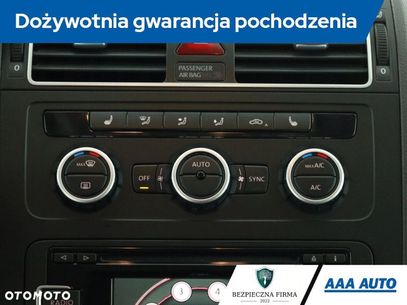 Volkswagen Touran - 12