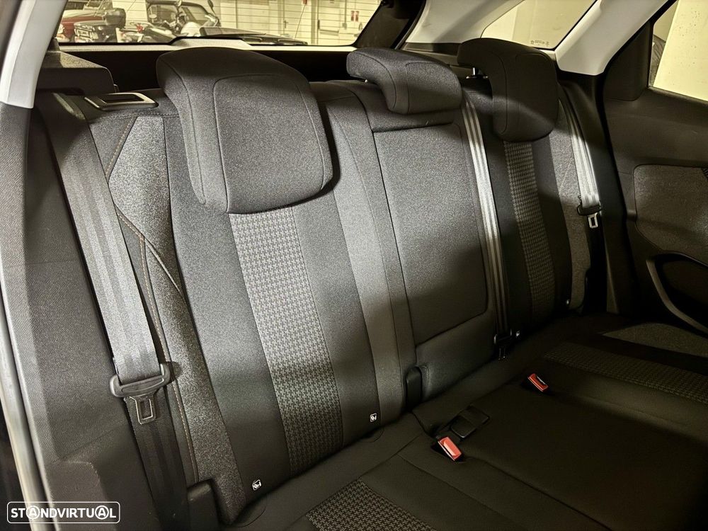 Peugeot 3008 1.2 PureTech Allure EAT8 — fotografia 38