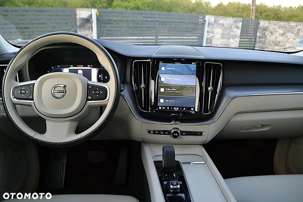 Volvo XC 60 B4 D Momentum - 16