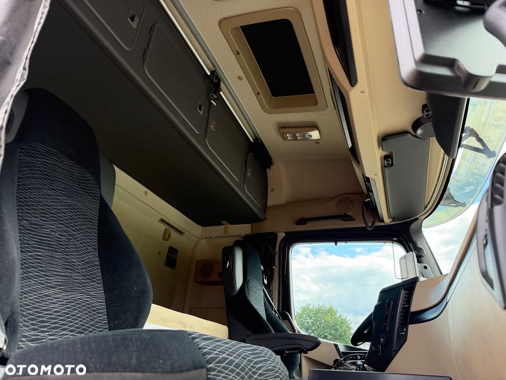 Mercedes-Benz Actros - 28