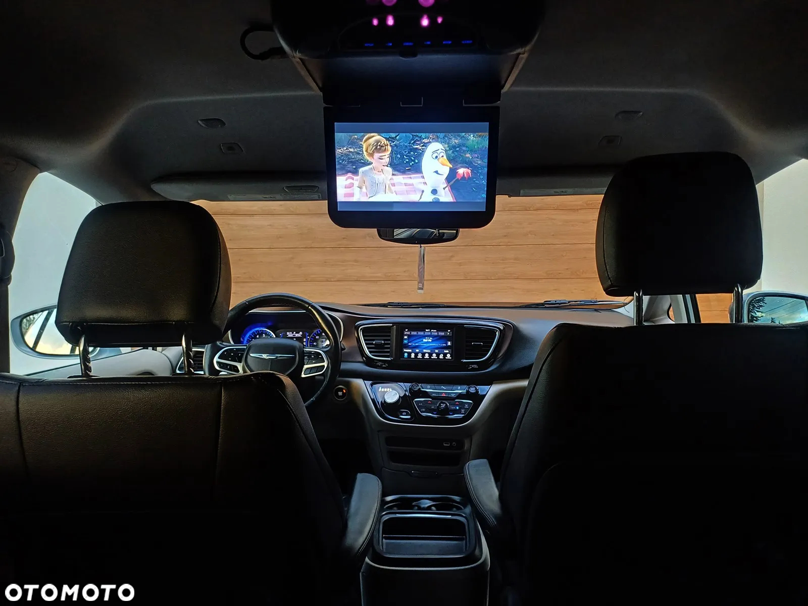 Chrysler Pacifica - 11