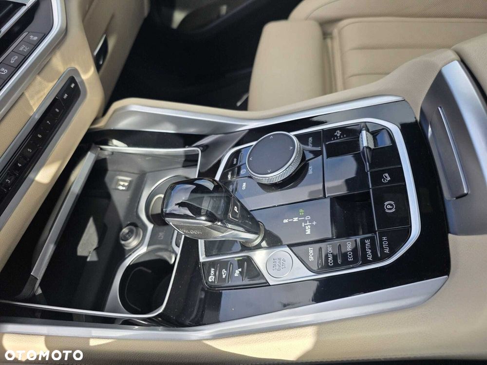 BMW X6 xDrive40d mHEV - 17