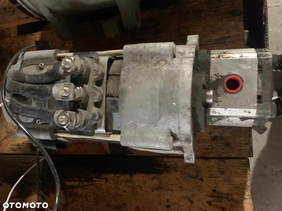 Elektryczny silnik sterujący, pompa kierownicy volvo B5LH 2012  21543421/23042887